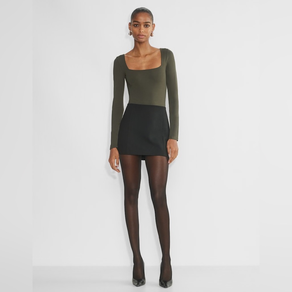 Aritzia Original Contour Squareneck
Second-skin Long Sleeve Bodysuit Dark Olive